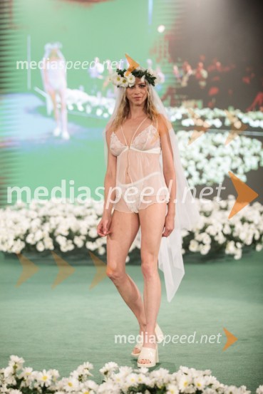  Maša Sara Modic, manekenkaModna revija Lisca za pomlad-poletje 2023: Hedonizem, ljubezen in uporništvo