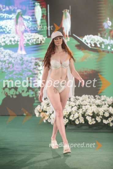  Klara Peterlin, manekenkaModna revija Lisca za pomlad-poletje 2023: Hedonizem, ljubezen in uporništvo