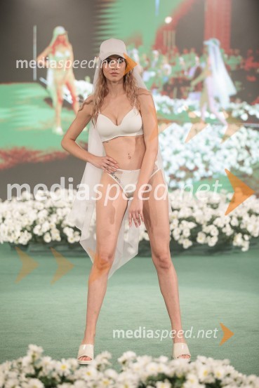  Evita Cizl, manekenkaModna revija Lisca za pomlad-poletje 2023: Hedonizem, ljubezen in uporništvo