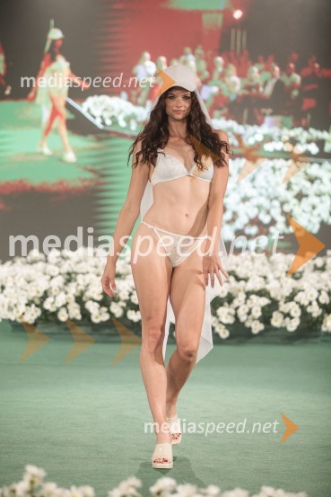  Katja Škofic, manekenkaModna revija Lisca za pomlad-poletje 2023: Hedonizem, ljubezen in uporništvo