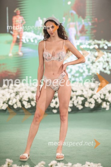  Vita Cpajakovič, manekenkaModna revija Lisca za pomlad-poletje 2023: Hedonizem, ljubezen in uporništvo