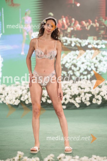  Vita Cpajakovič, manekenkaModna revija Lisca za pomlad-poletje 2023: Hedonizem, ljubezen in uporništvo