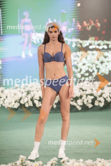  Gloria Lučić, manekenkaModna revija Lisca za pomlad-poletje 2023: Hedonizem, ljubezen in uporništvo