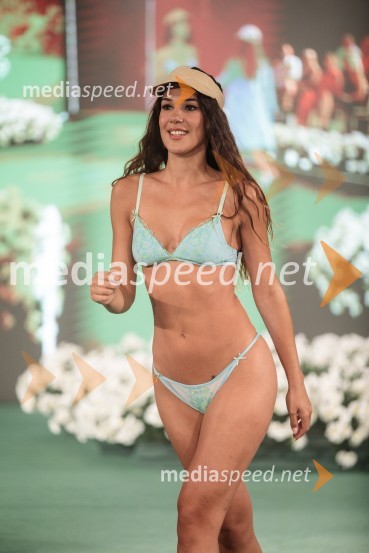  Ana Fuzul, manekenkaModna revija Lisca za pomlad-poletje 2023: Hedonizem, ljubezen in uporništvo