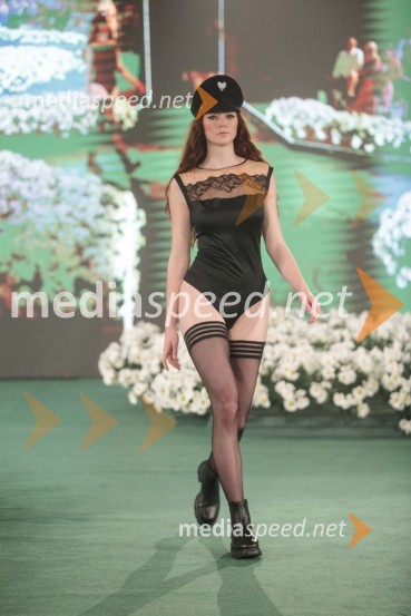  Klara Peterlin, manekenkaModna revija Lisca za pomlad-poletje 2023: Hedonizem, ljubezen in uporništvo