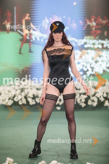  Klara Peterlin, manekenkaModna revija Lisca za pomlad-poletje 2023: Hedonizem, ljubezen in uporništvo