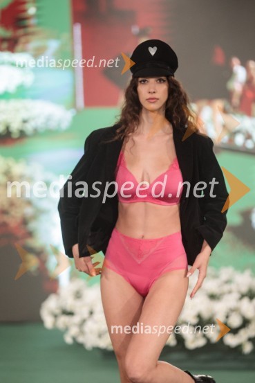  Vita Cpajakovič, manekenkaModna revija Lisca za pomlad-poletje 2023: Hedonizem, ljubezen in uporništvo