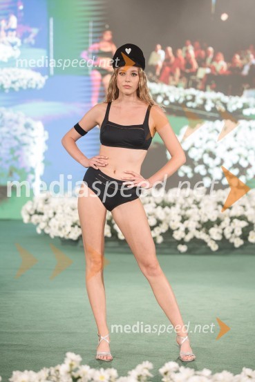  Tjaša Železen, manekenkaModna revija Lisca za pomlad-poletje 2023: Hedonizem, ljubezen in uporništvo