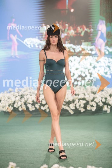  Lara Spajić, manekenkaModna revija Lisca za pomlad-poletje 2023: Hedonizem, ljubezen in uporništvo