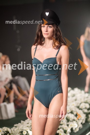  Lara Spajić, manekenkaModna revija Lisca za pomlad-poletje 2023: Hedonizem, ljubezen in uporništvo