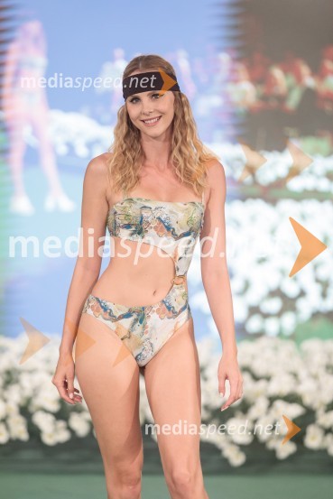  Nastasja Prihoda, manekenkaModna revija Lisca za pomlad-poletje 2023: Hedonizem, ljubezen in uporništvo