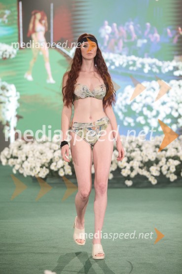  Klara Peterlin, manekenkaModna revija Lisca za pomlad-poletje 2023: Hedonizem, ljubezen in uporništvo