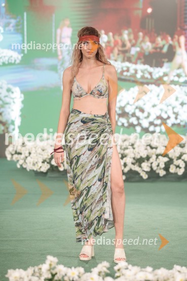  Evita Cizl, manekenkaModna revija Lisca za pomlad-poletje 2023: Hedonizem, ljubezen in uporništvo