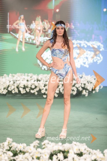  Lara Spajić, manekenkaModna revija Lisca za pomlad-poletje 2023: Hedonizem, ljubezen in uporništvo