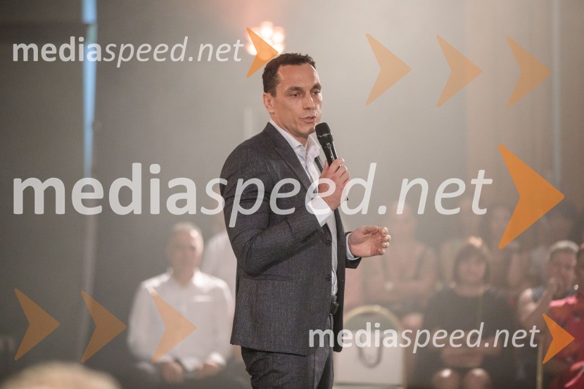  Marko Ninčević, generalni direktor podjetja LiscaModna revija Lisca za pomlad-poletje 2023: Hedonizem, ljubezen in uporništvo