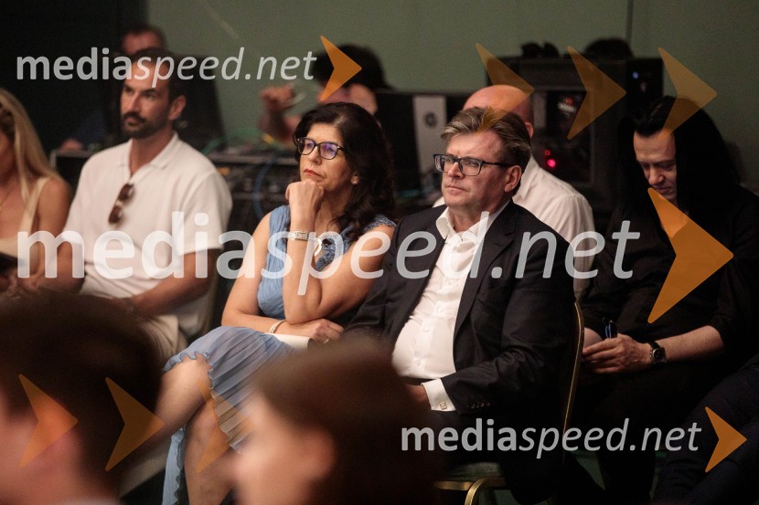  Vesna Južna, lastnica podjetja Lisca;  Dari Južna,  lastnik podjetja LiscaModna revija Lisca za pomlad-poletje 2023: Hedonizem, ljubezen in uporništvo