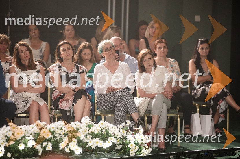  Josipa Poljičak, direktorica Lisca moda Hrvaška;  Daniela Dimovska, direktorica Lisca Skopje;  ... ;  ... Modna revija Lisca za pomlad-poletje 2023: Hedonizem, ljubezen in uporništvo