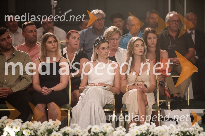  ... ;  Lara Begič, modna blogerka;  ... Modna revija Lisca za pomlad-poletje 2023: Hedonizem, ljubezen in uporništvo