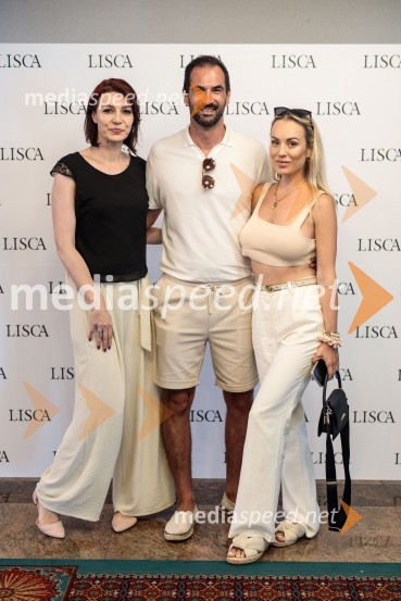  Tamara Busar, vodja projektov v marketingu, Lisca;  Marko  Pavlović, podjetnik;  Katarina Benček, social media influencerka, avtorica knjigeModna revija Lisca za pomlad-poletje 2023: Hedonizem, ljubezen in uporništvo