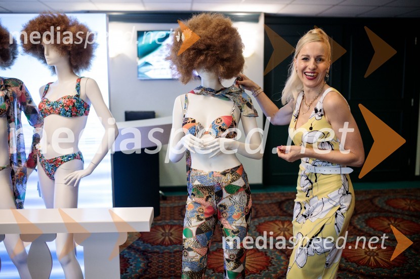  Nika Ambrožič Urbas, modna kreatorka in ustanoviteljica modne znamke Marija ModernaModna revija Lisca za pomlad-poletje 2023: Hedonizem, ljubezen in uporništvo