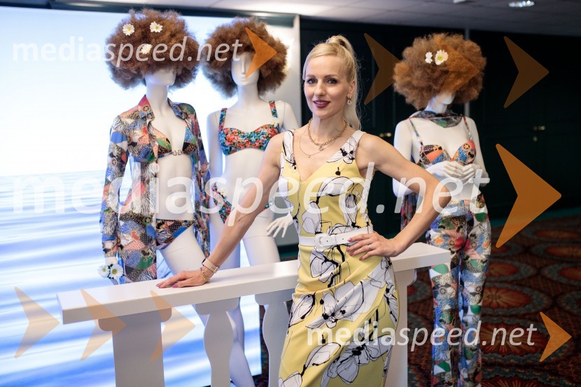  Nika Ambrožič Urbas, modna kreatorka in ustanoviteljica modne znamke Marija ModernaModna revija Lisca za pomlad-poletje 2023: Hedonizem, ljubezen in uporništvo