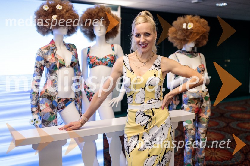  Nika Ambrožič Urbas, modna kreatorka in ustanoviteljica modne znamke Marija ModernaModna revija Lisca za pomlad-poletje 2023: Hedonizem, ljubezen in uporništvo