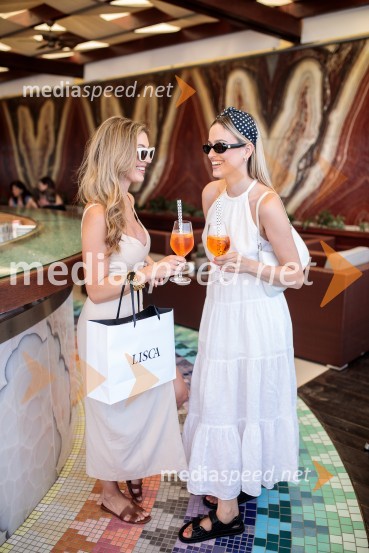  Nina  Retar;  Lara Begič, modna blogerkaModna revija Lisca za pomlad-poletje 2023: Hedonizem, ljubezen in uporništvo