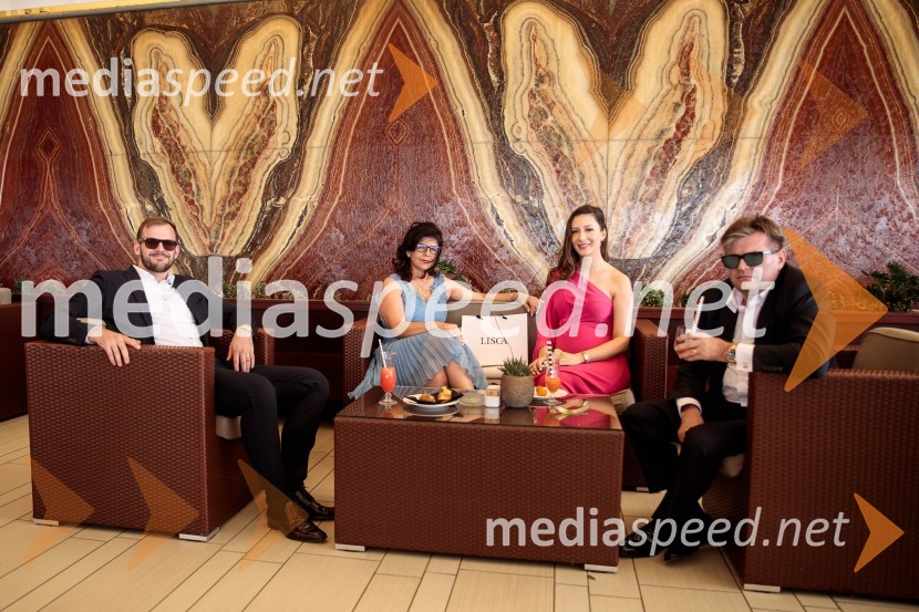  ... ;  Vesna Južna, lastnica podjetja Lisca;  ... ;  Dari Južna,  lastnik podjetja LiscaModna revija Lisca za pomlad-poletje 2023: Hedonizem, ljubezen in uporništvo