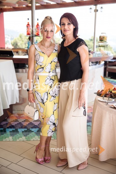  Nika Ambrožič Urbas, modna kreatorka in ustanoviteljica modne znamke Marija Moderna;  Tamara Busar, vodja projektov v marketingu, LiscaModna revija Lisca za pomlad-poletje 2023: Hedonizem, ljubezen in uporništvo