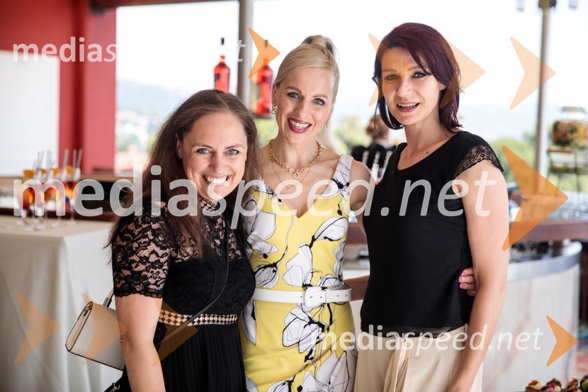  Barbara Pungerčič Puntar, vodja marketinga v podjetju Lisca;  Nika Ambrožič Urbas, modna kreatorka in ustanoviteljica modne znamke Marija Moderna;  Tamara Busar, vodja projektov v marketingu, LiscaModna revija Lisca za pomlad-poletje 2023: Hedonizem, ljubezen in uporništvo