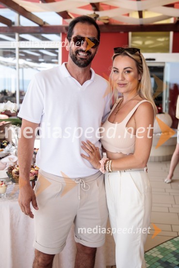  Marko  Pavlović, podjetnik;  Katarina Benček, social media influencerka, avtorica knjigeModna revija Lisca za pomlad-poletje 2023: Hedonizem, ljubezen in uporništvo