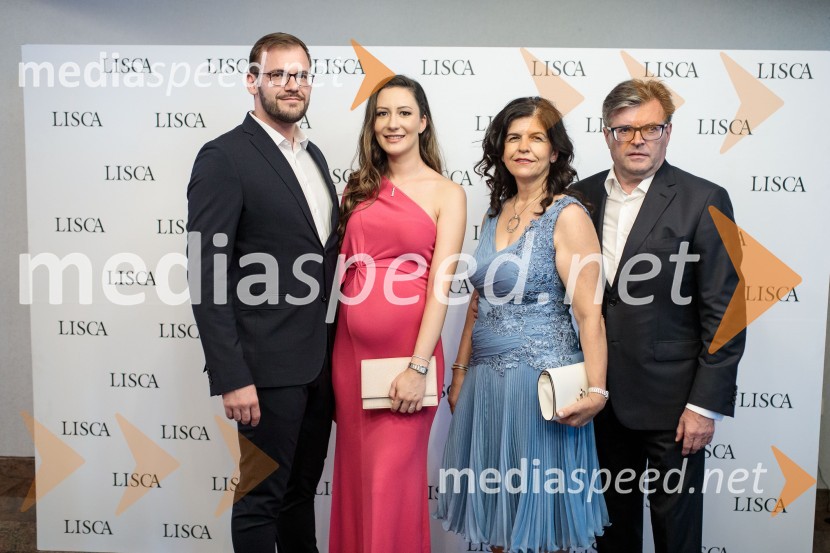  ... ;  ... ;  Vesna Južna, lastnica podjetja Lisca;  Dari Južna,  lastnik podjetja LiscaModna revija Lisca za pomlad-poletje 2023: Hedonizem, ljubezen in uporništvo