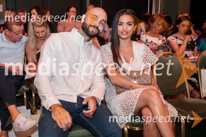  ... ;  Nejla MuhičModna revija Lisca za pomlad-poletje 2023: Hedonizem, ljubezen in uporništvo