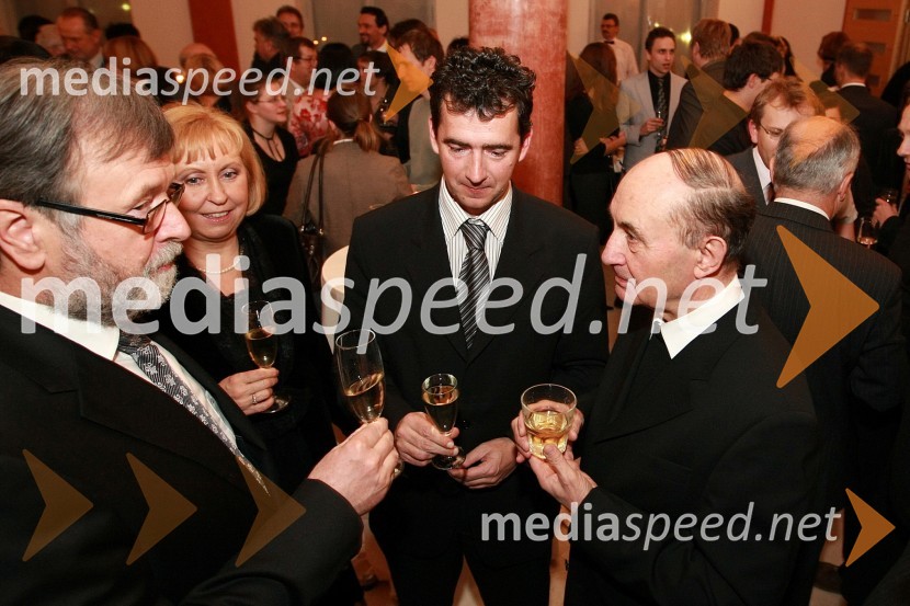 Prof. dr. Ivan Rozman, rektor Univerze v Mariboru, njegova soproga dr. Janja Črčinovič Rozman, Rok Peče, mariborski podžupan ter dr. Franc Kramberger, mariborski nadškof in metropolitPonovoletni sprejem rektorja Univerze v Mariboru