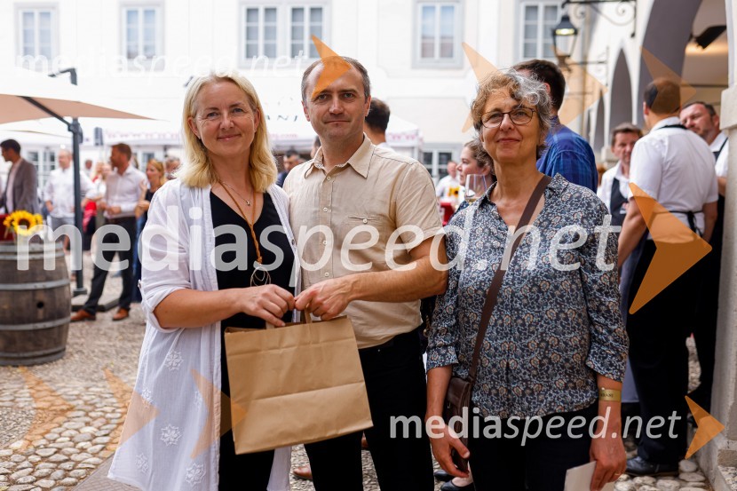  Andreja Valant, pomočnica direktorja CSD Kranj;  Klemen Malovrh, direktor, Zavod za turizem Kranj;  ... Kranjska dolga miza 2022, Zeleni kulinarični dogodek