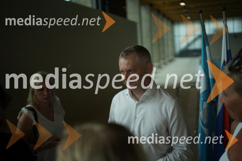  Tilen Klugler, župan, mestna Občina Slovenj GradecOtvoritev in ogled bazenskega kompleksa Aqualatio, Slovenj Gradec