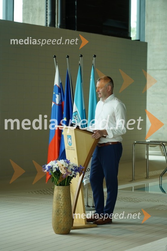  Tilen Klugler, župan, mestna Občina Slovenj GradecOtvoritev in ogled bazenskega kompleksa Aqualatio, Slovenj Gradec
