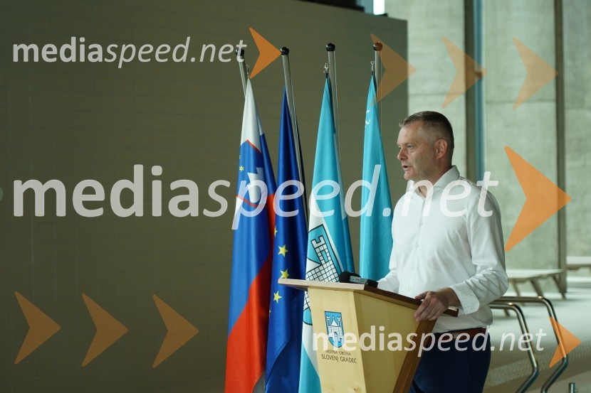  Tilen Klugler, župan, mestna Občina Slovenj GradecOtvoritev in ogled bazenskega kompleksa Aqualatio, Slovenj Gradec