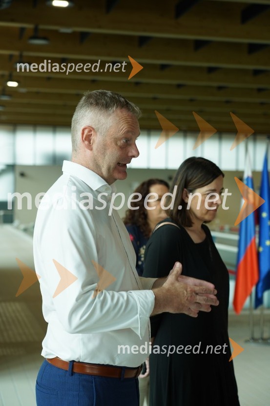  Tilen Klugler, župan, mestna Občina Slovenj Gradec;  Dunja Koren, direktorica Mpik d.o.oOtvoritev in ogled bazenskega kompleksa Aqualatio, Slovenj Gradec