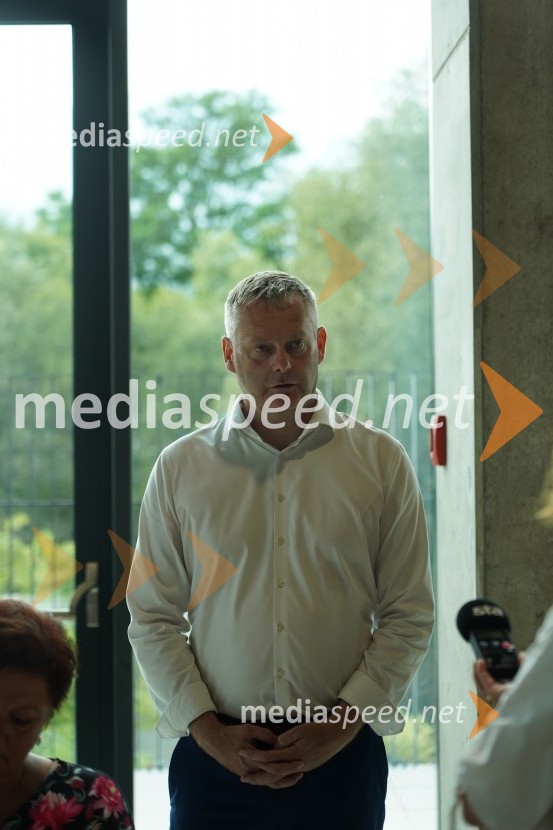  Tilen Klugler, župan, mestna Občina Slovenj GradecOtvoritev in ogled bazenskega kompleksa Aqualatio, Slovenj Gradec