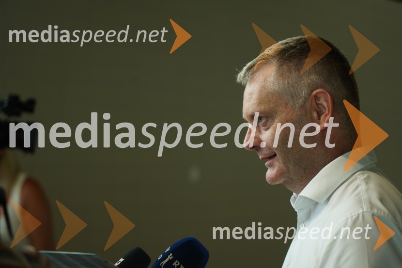  Tilen Klugler, župan, mestna Občina Slovenj GradecOtvoritev in ogled bazenskega kompleksa Aqualatio, Slovenj Gradec