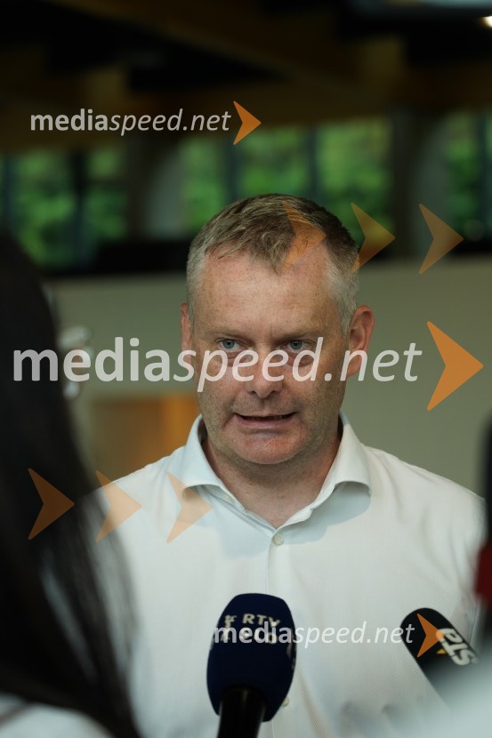  Tilen Klugler, župan, mestna Občina Slovenj GradecOtvoritev in ogled bazenskega kompleksa Aqualatio, Slovenj Gradec