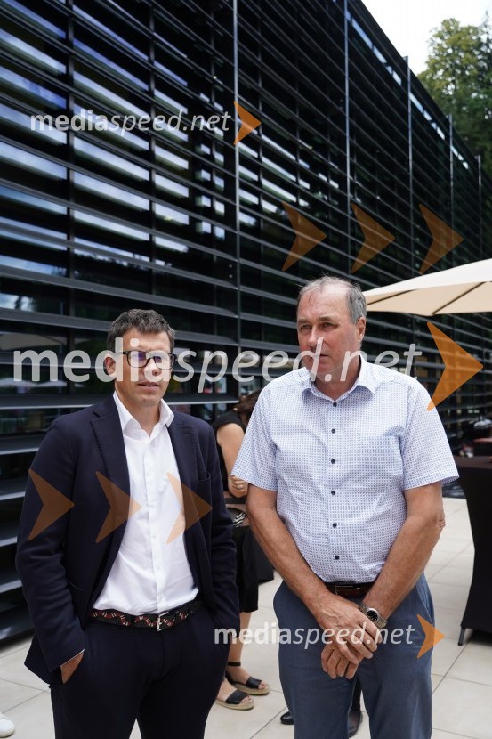  Marko Trampuš, direktor podjetja Kolektor Construction;  ... Otvoritev in ogled bazenskega kompleksa Aqualatio, Slovenj Gradec