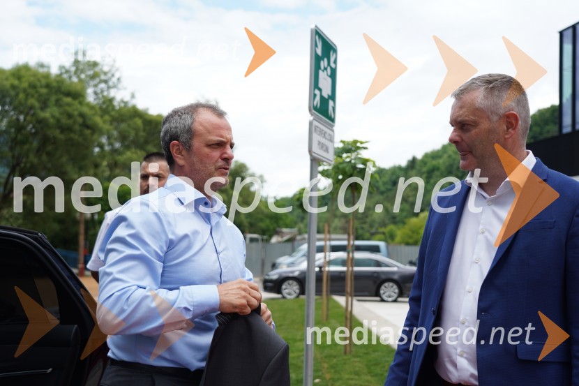  Uroš Brežan, minister za okolje in prostor;  Tilen Klugler, župan, mestna Občina Slovenj GradecOtvoritev in ogled bazenskega kompleksa Aqualatio, Slovenj Gradec