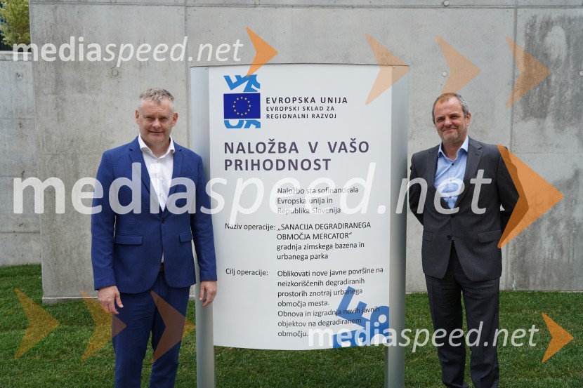  Tilen Klugler, župan, mestna Občina Slovenj Gradec;  Uroš Brežan, minister za okolje in prostorOtvoritev in ogled bazenskega kompleksa Aqualatio, Slovenj Gradec