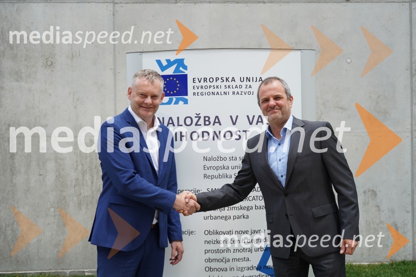  Tilen Klugler, župan, mestna Občina Slovenj Gradec;  Uroš Brežan, minister za okolje in prostorOtvoritev in ogled bazenskega kompleksa Aqualatio, Slovenj Gradec