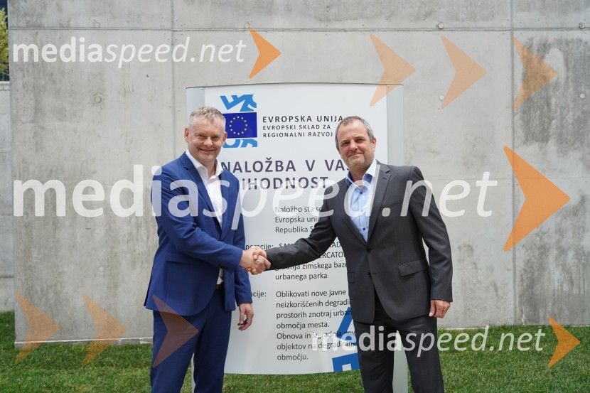  Tilen Klugler, župan, mestna Občina Slovenj Gradec;  Uroš Brežan, minister za okolje in prostorOtvoritev in ogled bazenskega kompleksa Aqualatio, Slovenj Gradec