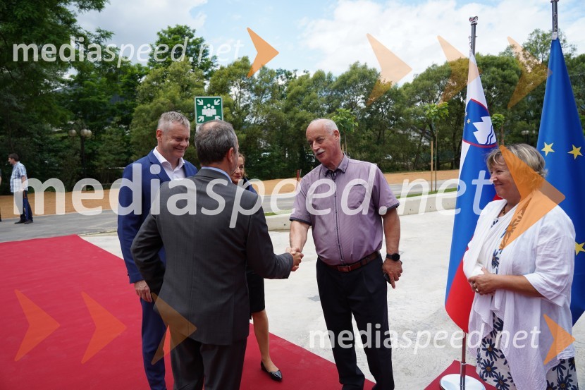  Tilen Klugler, župan, mestna Občina Slovenj Gradec;  Uroš Brežan, minister za okolje in prostor; dr. Peter Pungartnik, podžupan MOGS;  Martina Šisernik, podžupanja MOSGOtvoritev in ogled bazenskega kompleksa Aqualatio, Slovenj Gradec