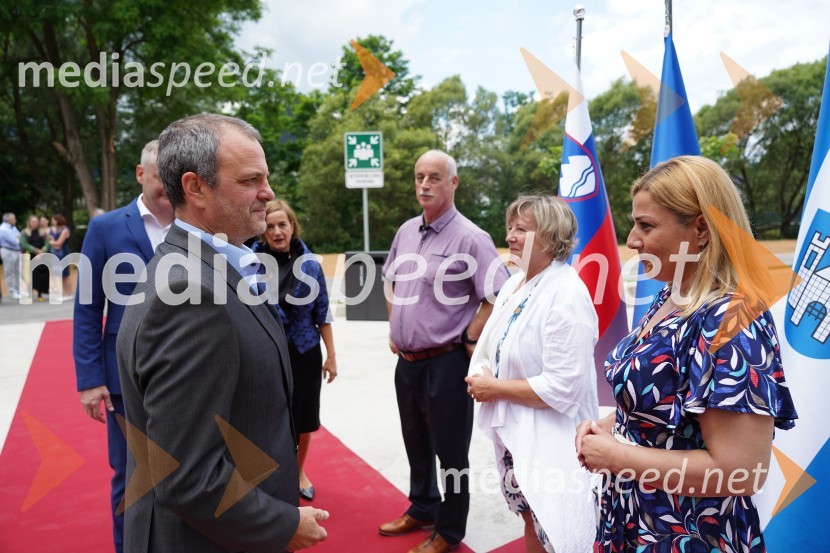  Uroš Brežan, minister za okolje in prostor;  Darja Vrčkovnik,  direktorica občinske uprave MOSGOtvoritev in ogled bazenskega kompleksa Aqualatio, Slovenj Gradec