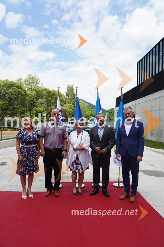  Darja Vrčkovnik,  direktorica občinske uprave MOSG; dr. Peter Pungartnik, podžupan MOGS;  Martina Šisernik, podžupanja MOSG;  Uroš Brežan, minister za okolje in prostor;  Tilen Klugler, župan, mestna Občina Slovenj GradecOtvoritev in ogled bazenskega kompleksa Aqualatio, Slovenj Gradec